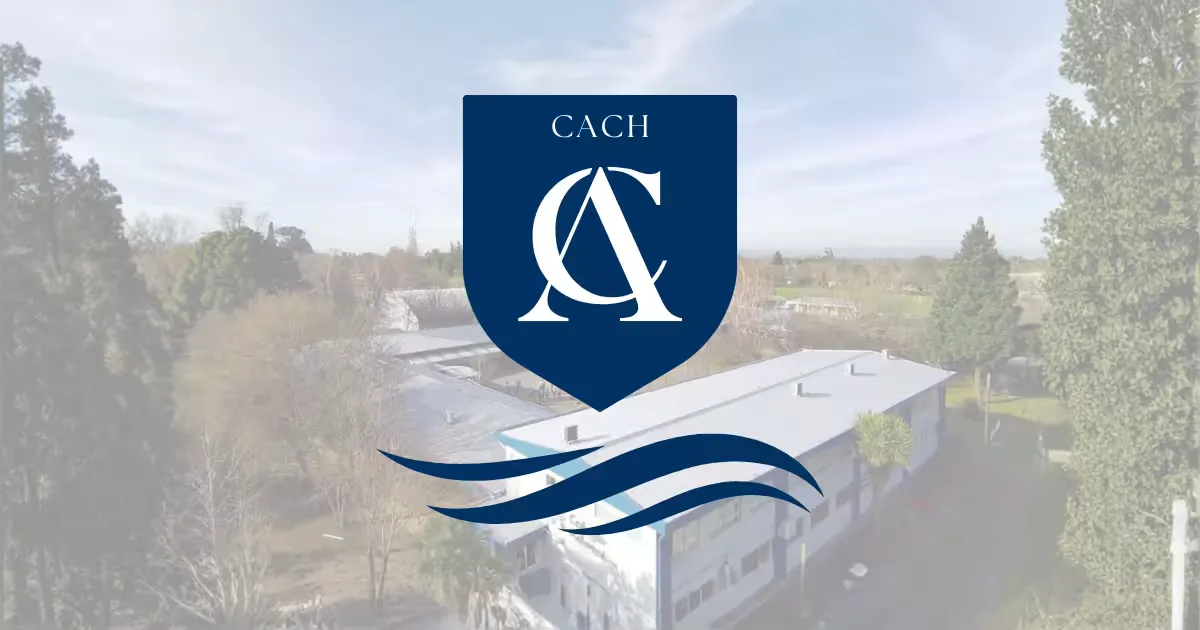 Logo oficial del CEAL con una imagen aérea del colegio en el fondo